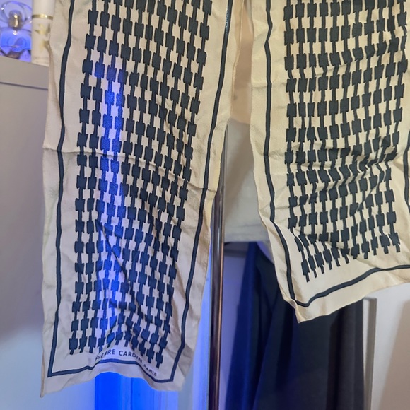 Scarf - Picture 1 of 8